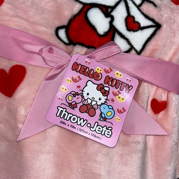 Hello Kitty Pink Valentine Hearts Throw Blanlet 50” x 70” - Picture 5 of 6